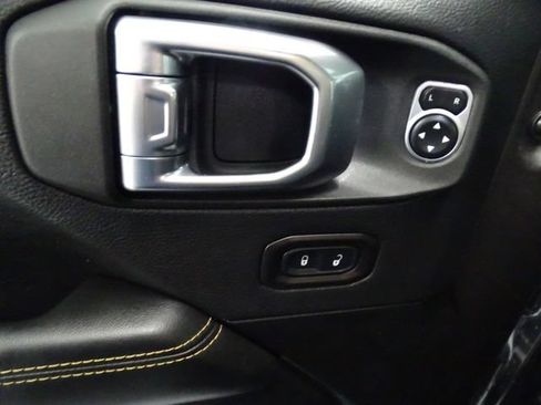 Certified 2025 Jeep Wrangler Unlimited Sahara AWD/4WD image 3