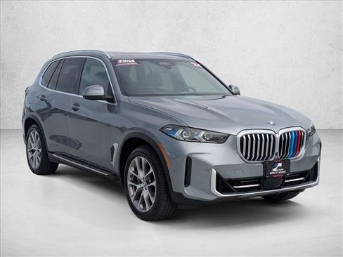Used 2024 BMW X5 xDrive40i w/ Premium Package AWD/4WD image 3
