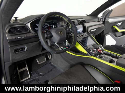 Used 2022 Lamborghini Urus AWD/4WD image 11