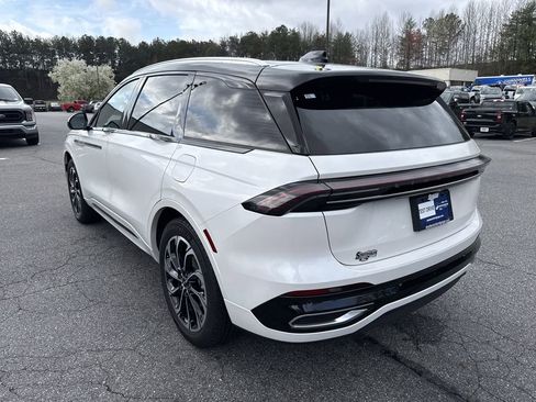 Used 2026 Lincoln Nautilus Reserve image 5