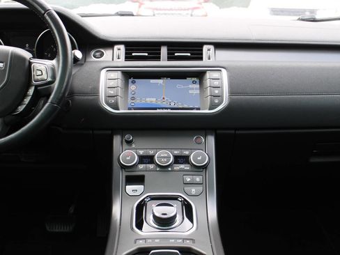 Used 2018 Land Rover Range Rover Evoque SE Premium image 12