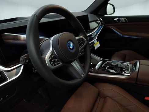 New 2026 BMW X5 xDrive50e image 4
