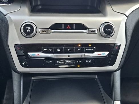 Used 2023 Ford Explorer XLT w/ Equipment Group 202A AWD/4WD image 16