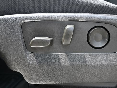 Used 2025 Chevrolet Silverado 1500 LT RWD image 9