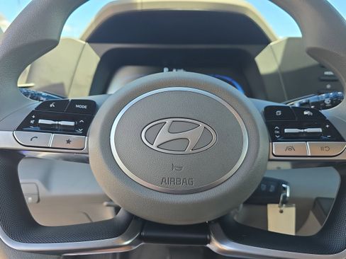 Used 2024 Hyundai Elantra SE image 19