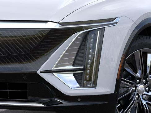New 2026 Cadillac Lyriq Signature Luxury AWD/4WD image 10