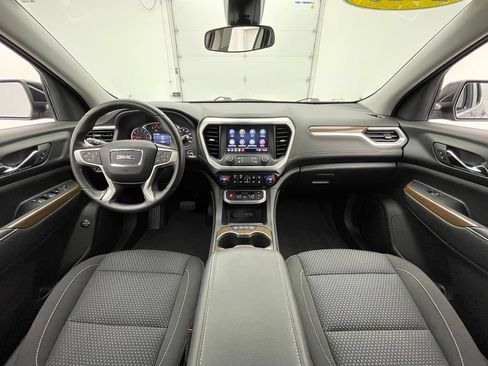 Used 2023 GMC Acadia SLE w/ Driver Convenience Package FWD image 3