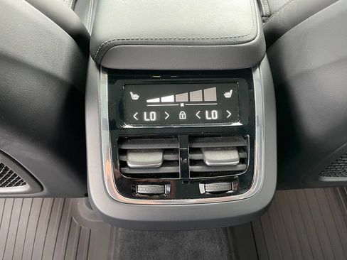 Used 2024 Volvo XC60 B5 Ultimate w/ Protection Package Premier AWD/4WD image 48