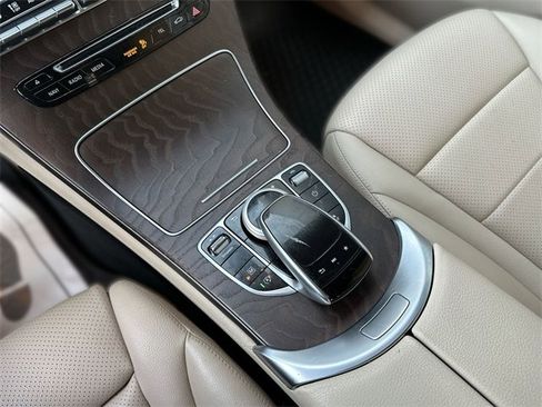 Used 2018 Mercedes-Benz GLC 300 4MATIC image 22