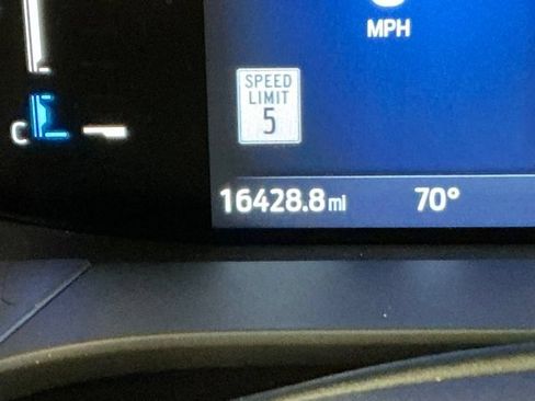 Used 2025 Ford Escape ST-Line w/ Tech Pack #1 FWD image 30