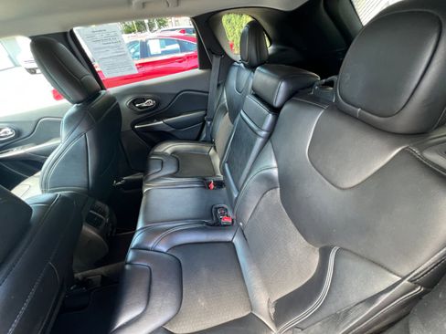 Used 2019 Jeep Cherokee Latitude Plus image 26