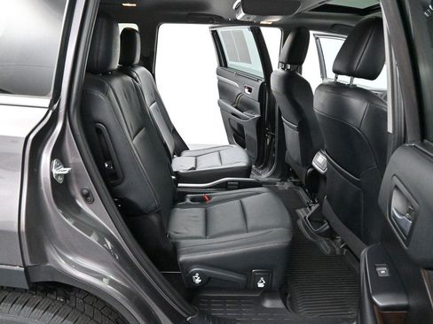 Used 2019 Toyota Highlander Limited AWD/4WD image 38