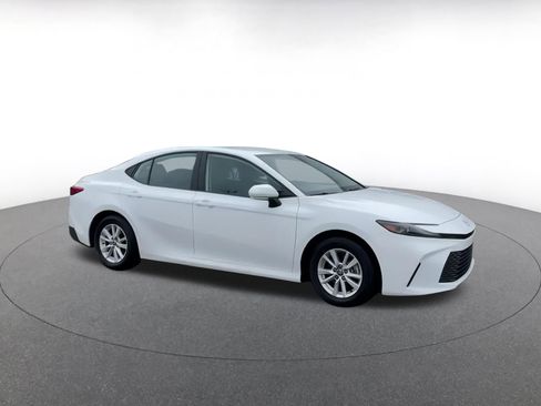 Used 2025 Toyota Camry LE image 2