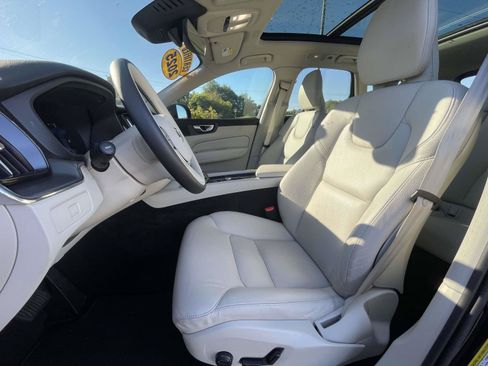 Used 2025 Volvo XC60 B5 Core AWD/4WD image 17