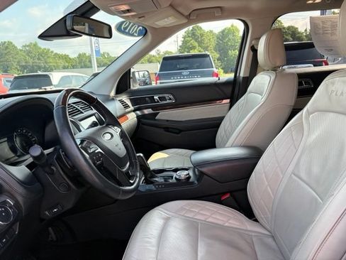 Used 2019 Ford Explorer Platinum AWD/4WD image 9