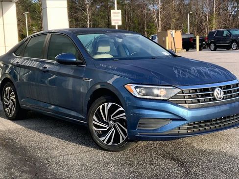 Used 2020 Volkswagen Jetta SEL image 2