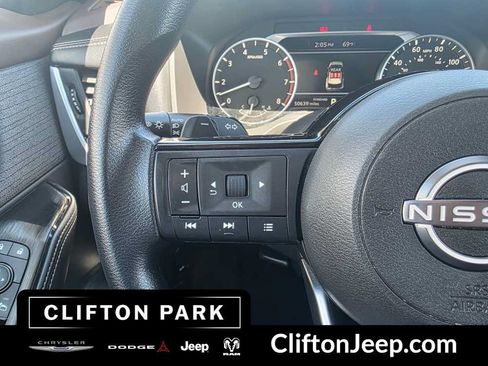 Used 2023 Nissan Rogue SV FWD image 22