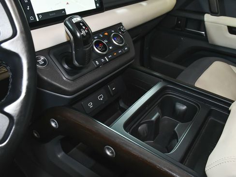 Used 2023 Land Rover Defender 110 X-Dynamic SE image 40