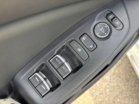 Used 2022 Honda Accord Touring image 11