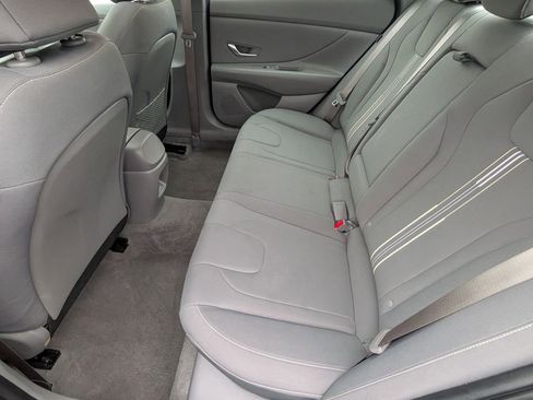 Used 2025 Hyundai Elantra SEL image 20