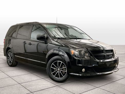 Used 2016 Dodge Grand Caravan R/T FWD image 3