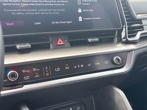 Used 2025 Kia Sportage EX FWD image 19