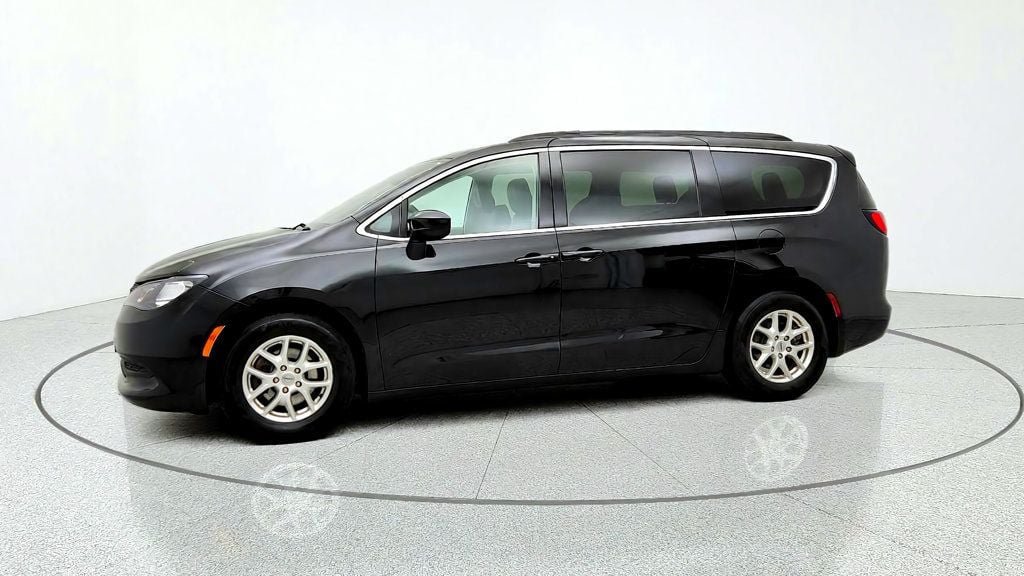 Used 2021 Chrysler Voyager Lxi FWD image 8