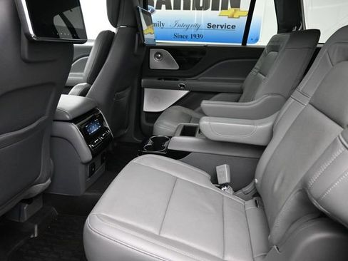 Used 2021 Lincoln Aviator Reserve w/ Equipment Group 202A image 11