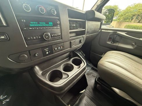Used 2015 Chevrolet Express 2500 image 28