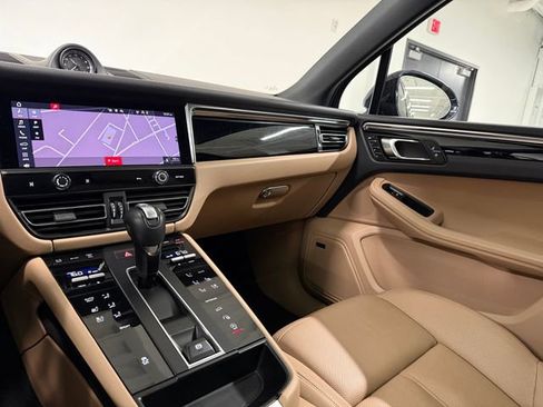 Certified 2023 Porsche Macan Turbo image 23