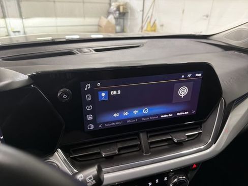 Certified 2025 Chevrolet Trax LT w/ LT Convenience Package FWD image 22