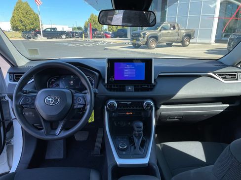 Used 2024 Toyota RAV4 LE AWD/4WD image 11