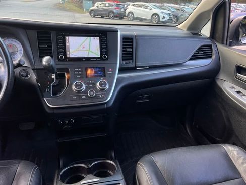 Used 2019 Toyota Sienna SE image 15