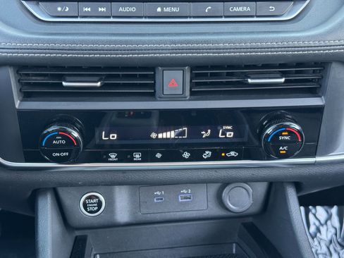 Used 2023 Nissan Rogue SV image 24