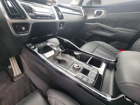 Used 2023 Kia Sorento SX image 22