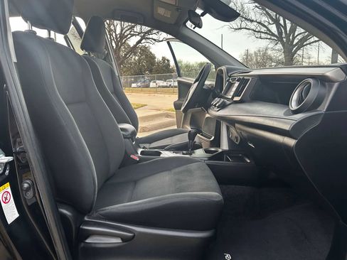 Used 2018 Toyota RAV4 LE image 21