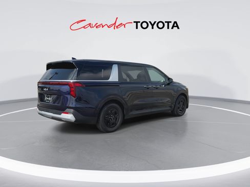 Used 2026 Kia Carnival FWD image 8