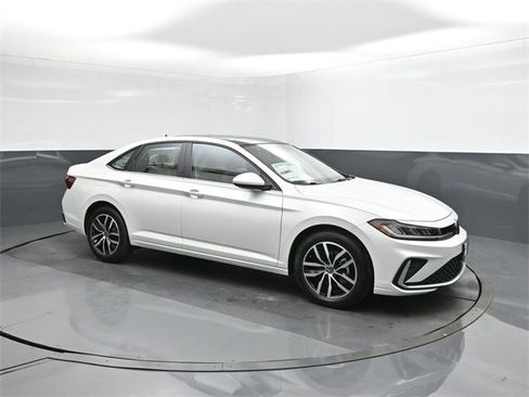 New 2026 Volkswagen Jetta SE image 17