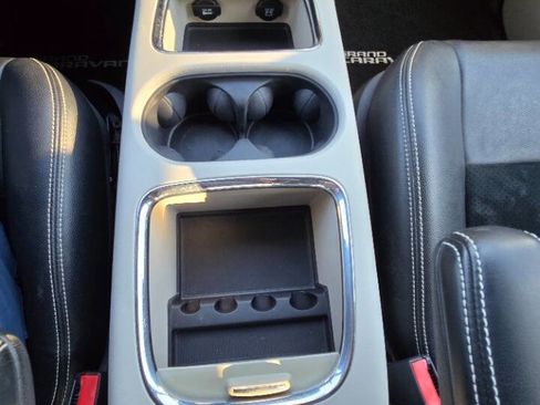 Used 2016 Dodge Grand Caravan SXT image 33