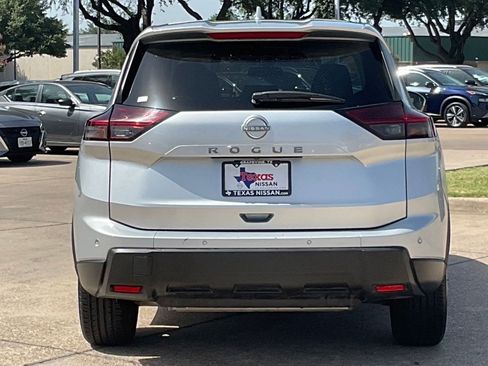 Used 2025 Nissan Rogue SV FWD image 5