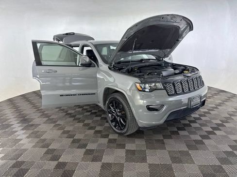 Used 2022 Jeep Grand Cherokee Laredo X AWD/4WD image 12