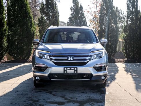 Used 2018 Honda Pilot Touring image 3