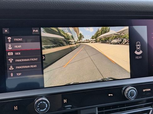 Used 2025 Porsche Macan image 19