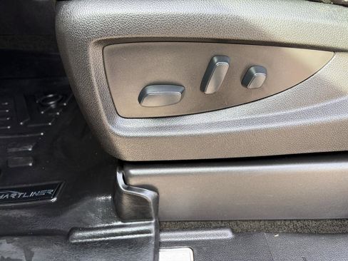 Used 2017 Chevrolet Suburban LT image 16