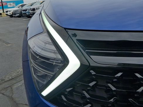 Used 2025 Kia Sportage X-Line w/ Premium Package image 9