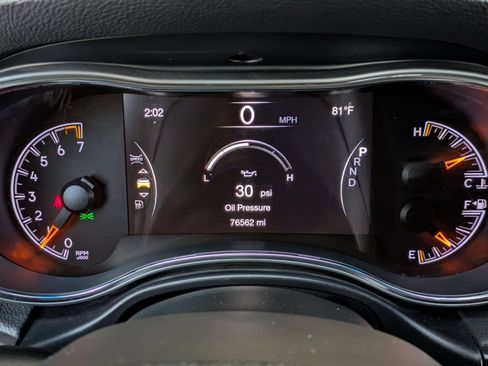 Used 2018 Jeep Grand Cherokee Laredo RWD image 17
