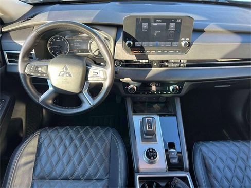 Used 2022 Mitsubishi Outlander SEL image 13