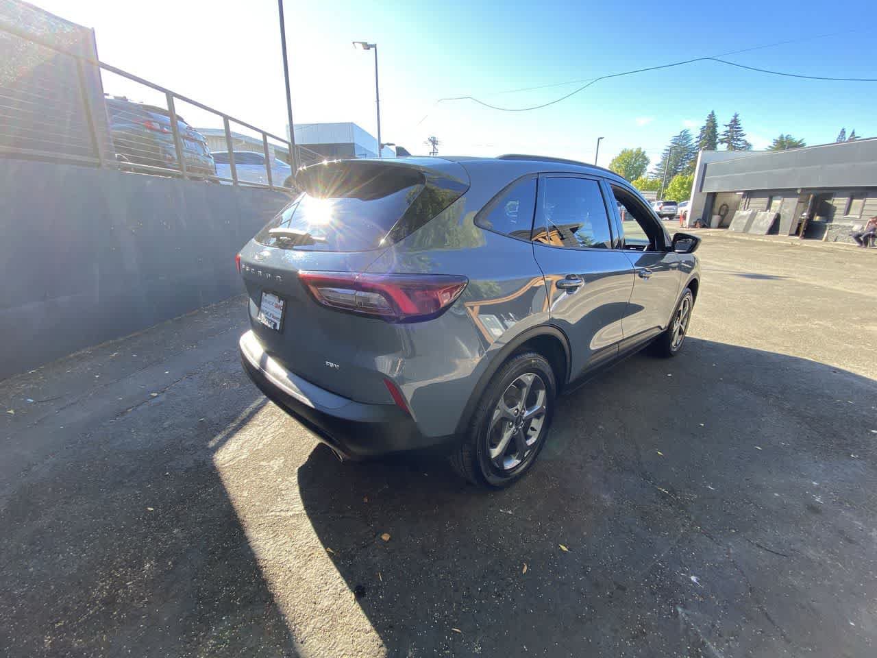 Used 2025 Ford Escape ST-Line Select AWD/4WD image 6