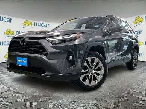 Used 2022 Toyota RAV4 XLE Premium image 3