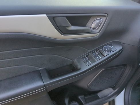 Used 2022 Ford Escape SE image 8